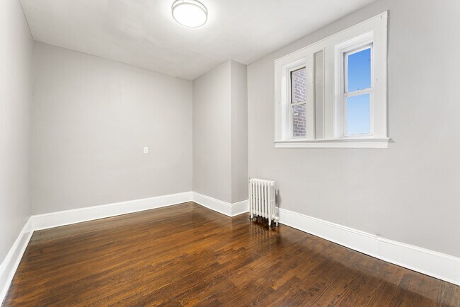 Building Photo - 758 Jersey Ave