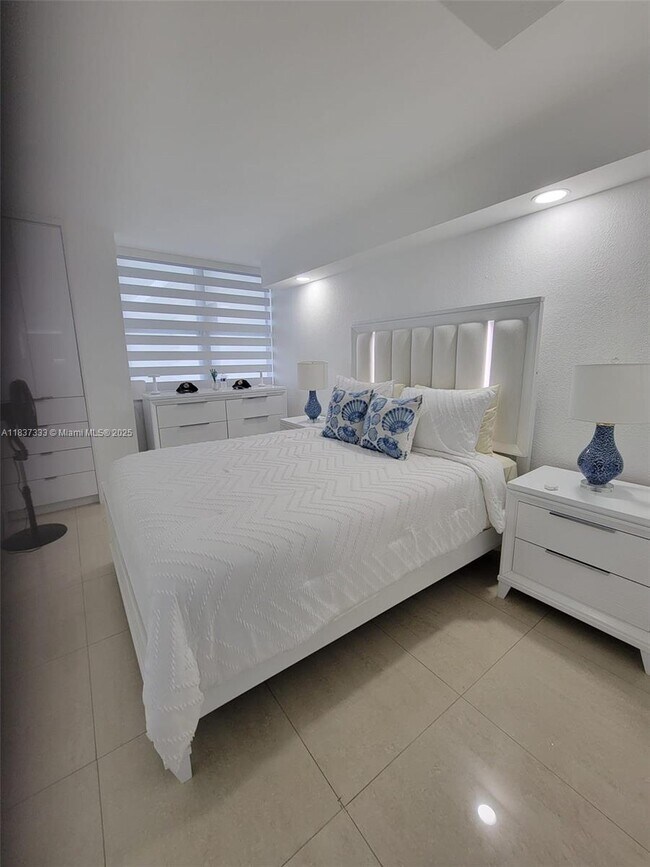 Building Photo - 5701 Collins Ave