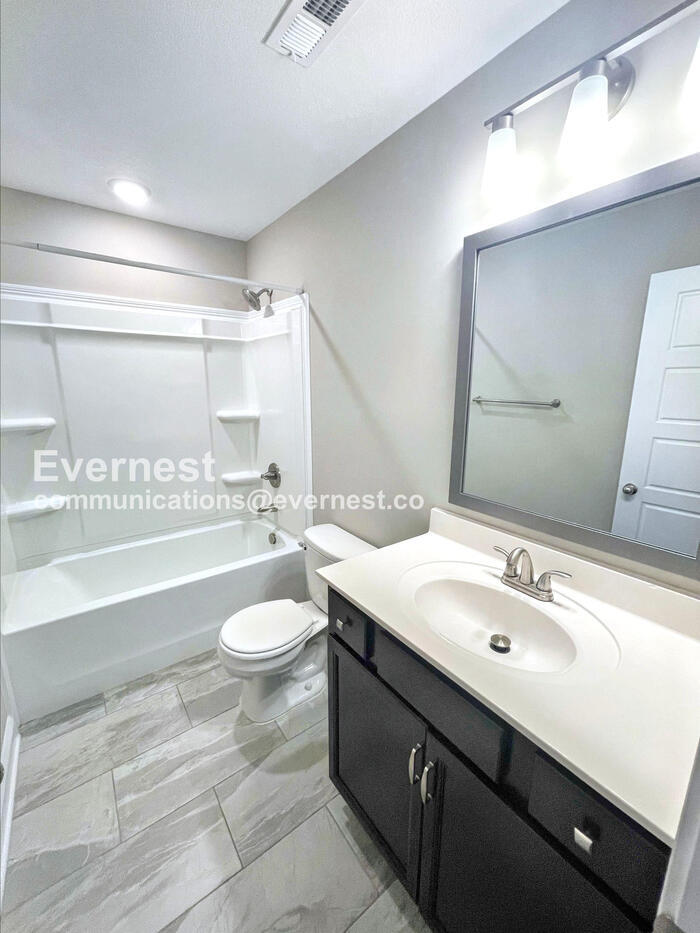 Building Photo - 1135 Eagle's View Dr