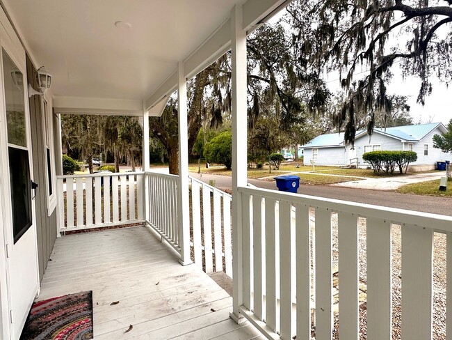 Building Photo - Fernandina Bungalow! Close to Downtown and the beach!