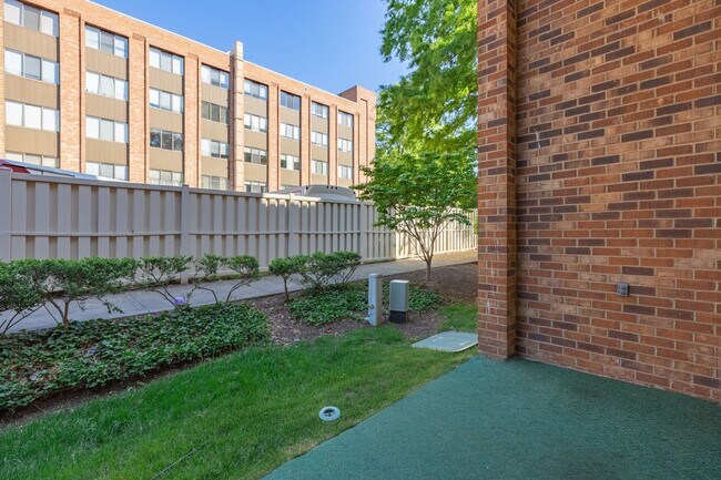 Building Photo - 2 BR/1.5 BA | 1,200 Sq. Ft. | One Block to Metro