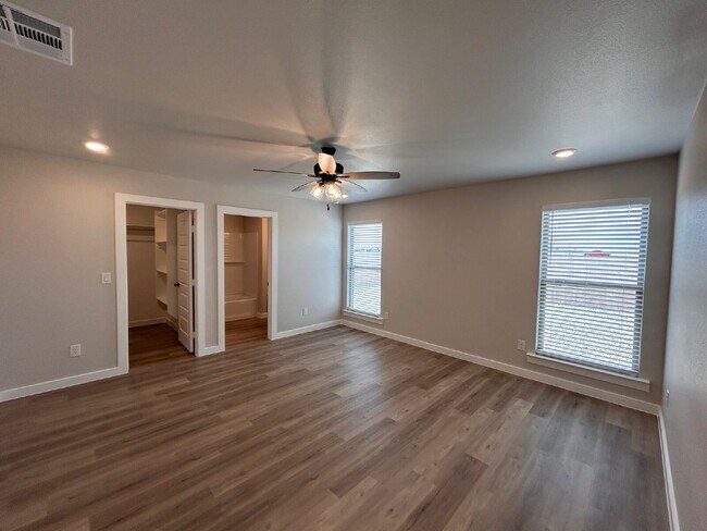 Building Photo - "Charming 3-Bed, 2-Bath Lubbock Home: Spac...