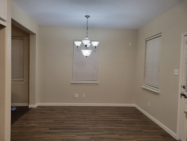 Building Photo - 23603 Maple Vista Ln