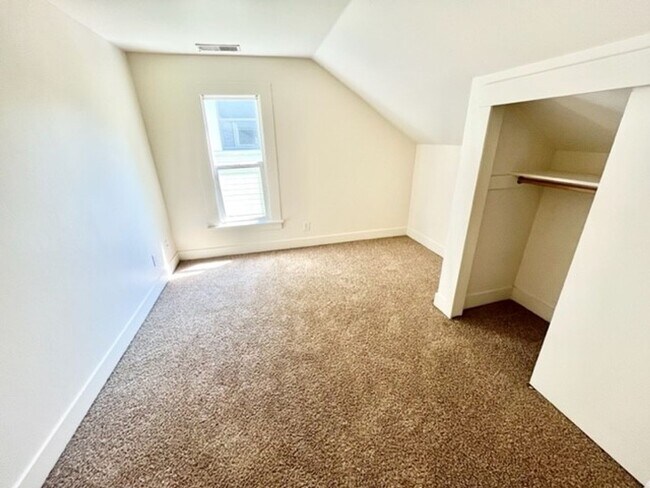 Building Photo - 839 Rio Chico Way