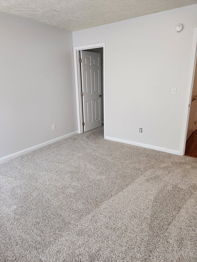 Building Photo - 28 Holler Rd