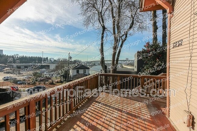 Building Photo - 3232 N Michigan Ave