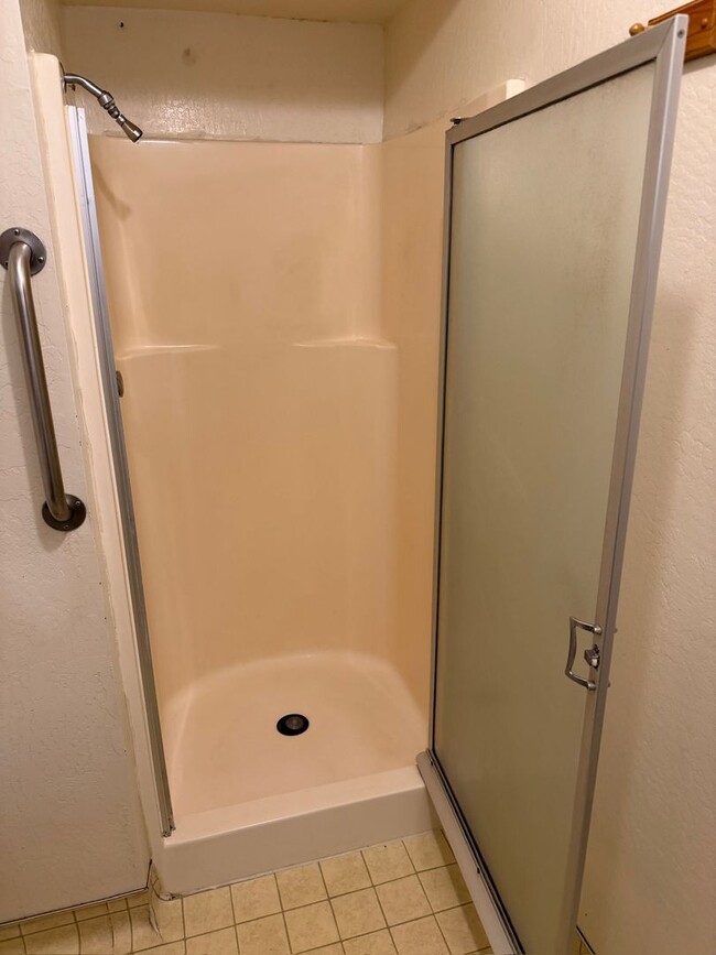 Building Photo - 4833 E Main St