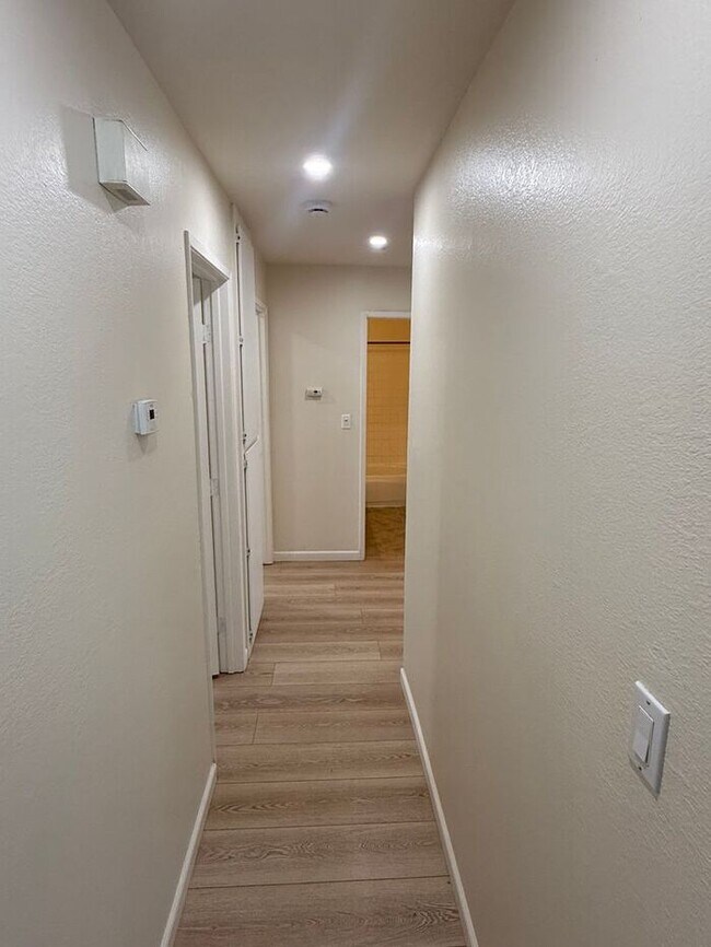Building Photo - 3 bedroom 2 bath home in San Leandro Washi...