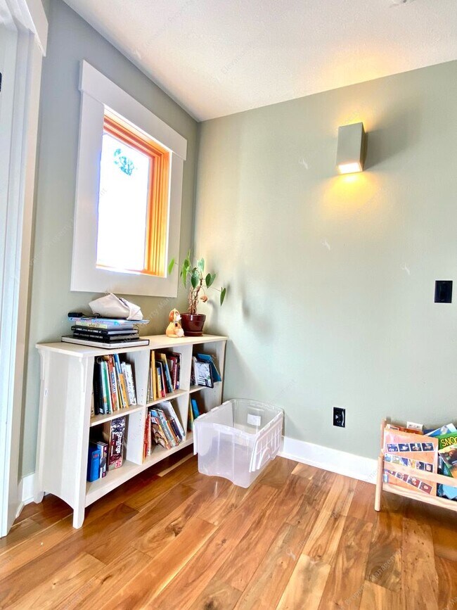 Building Photo - Unfurnished 4BR - 2.5BA NWX Corner Lot Pri...