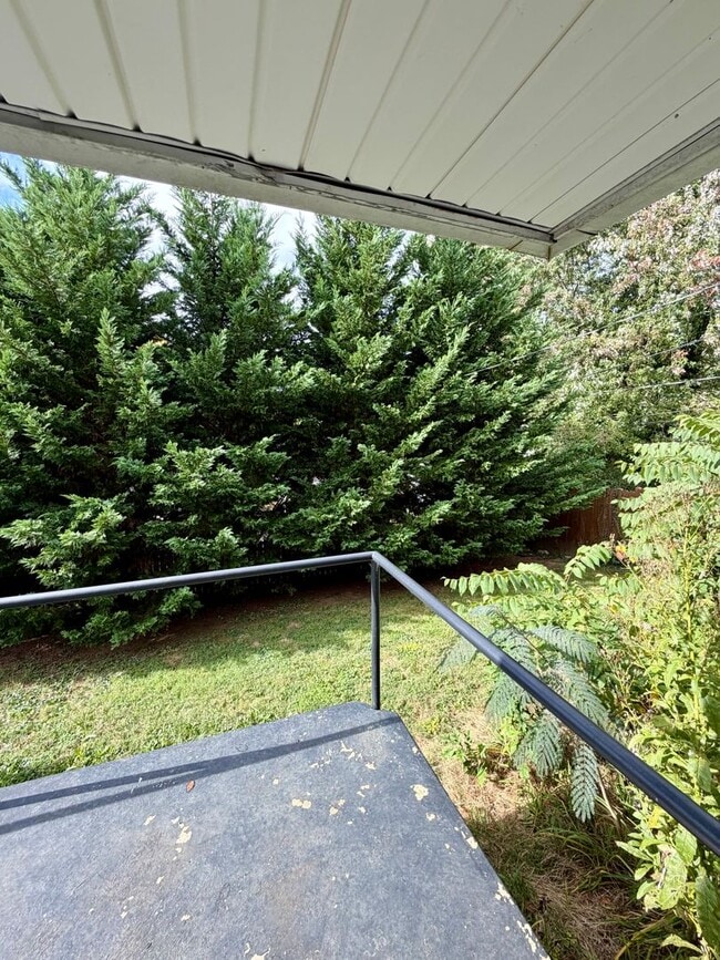 Building Photo - Charming 3-Bedroom Home with Updated Kitch...