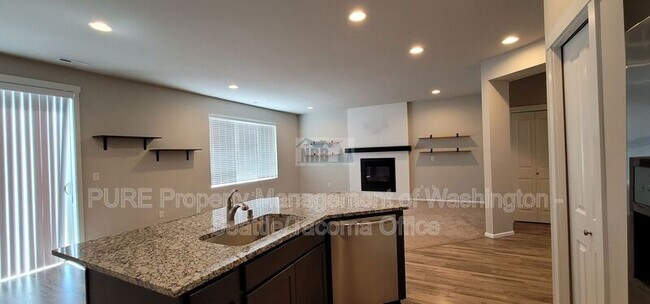 Building Photo - 6925 Honeylocust Ct NE