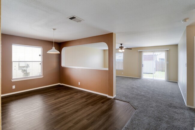 Building Photo - 8410 Sea Rim Dr