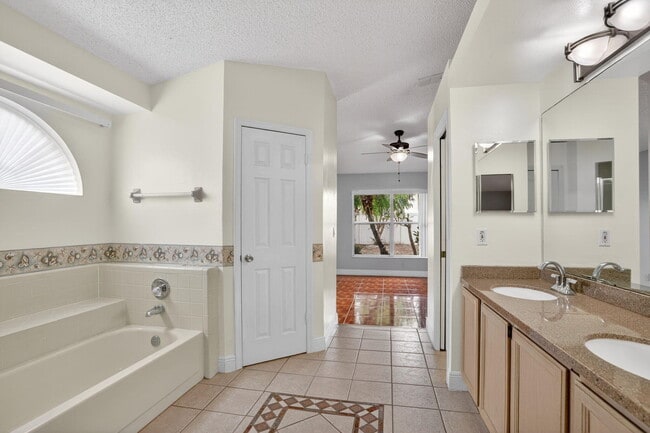 Building Photo - 14912 White Magnolia Ct