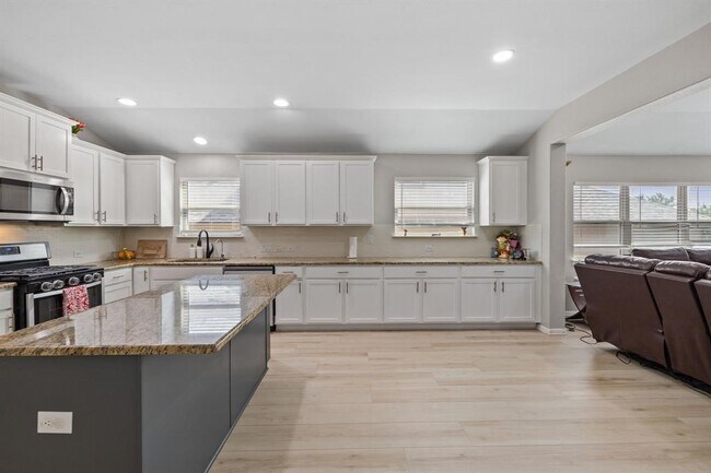 Building Photo - 117 Fosini Cove