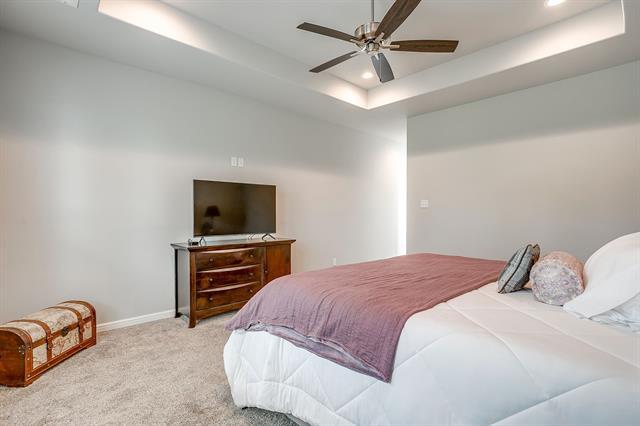 Building Photo - 404 Lacey Oak Ct