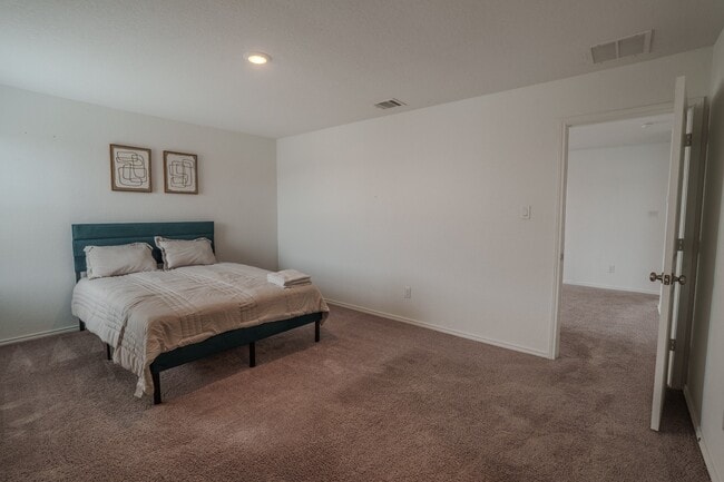 Building Photo - 402 Filibusters Trail