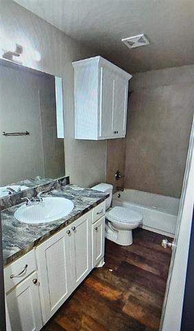 Building Photo - 407 W Criner St