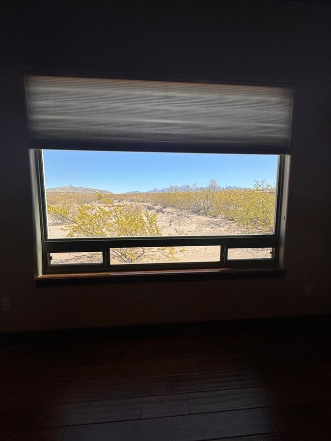 Building Photo - Gorgeous Fully Furnished rental on 1 acre, flexible lease term