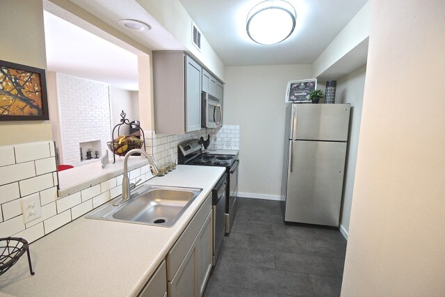 Building Photo - 3928 Warwick Blvd