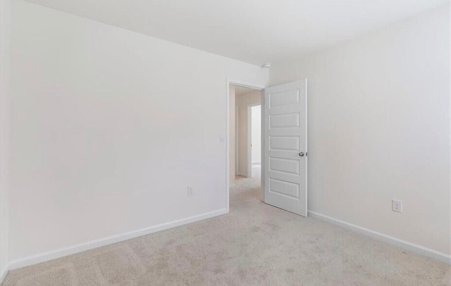 Building Photo - 179 Hampton Cir