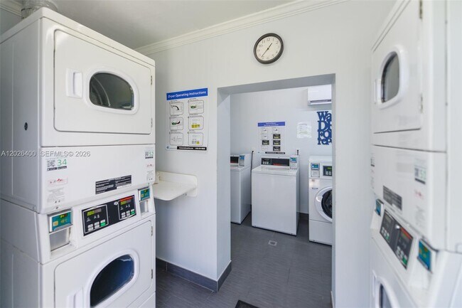 Building Photo - 7720 SW 54th Ct