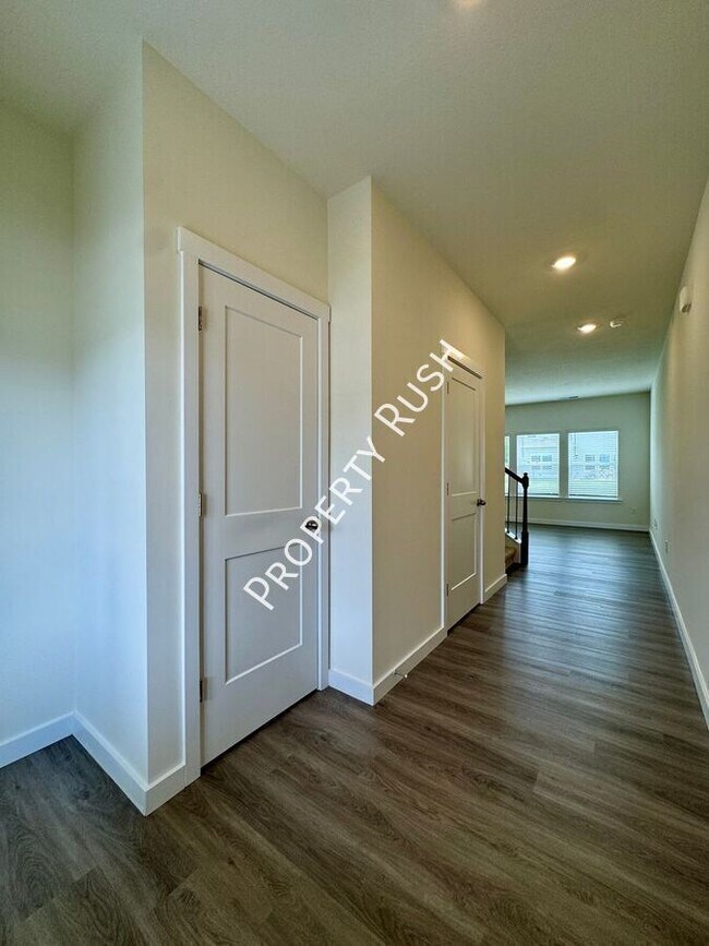 Building Photo - 7535 Bendire Lp