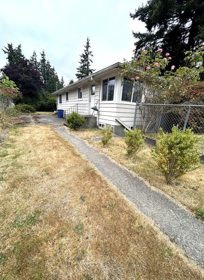 Building Photo - Rambler with Basement