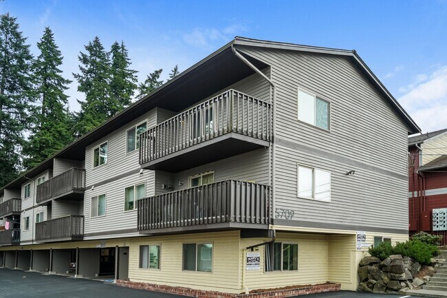 Building Photo - 4 Weeks FREE Rent | 1 Bedroom Apartment in Everett WA | Near Boeing & Naval Station | Covered Par...