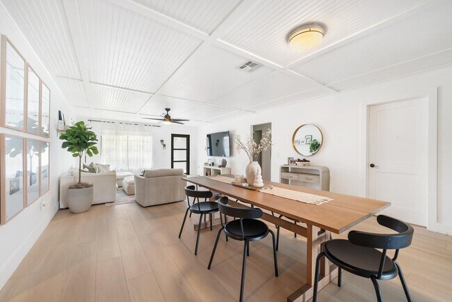 Building Photo - 232 Wellesley Dr