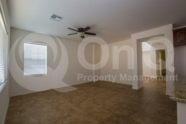Building Photo - 1120 E Blue Spruce Ln