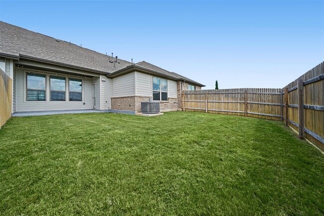 Building Photo - 2500 Forest Creek Dr