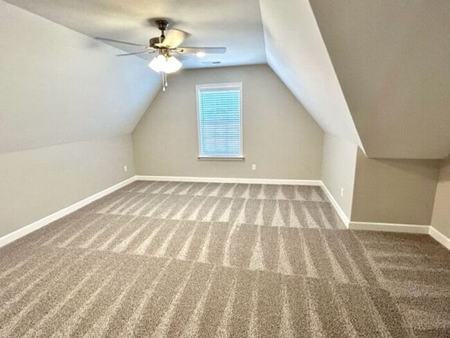 Building Photo - Now Leasing a 5-Bedroom 3 Bath Home in Hor...