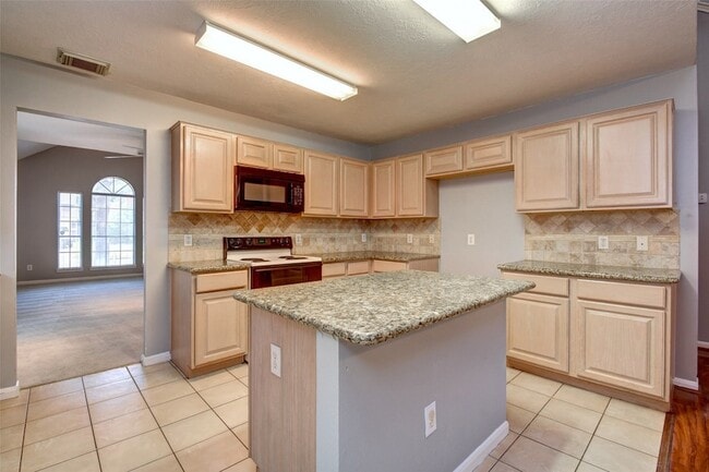 Building Photo - 2114 Whirlaway Dr