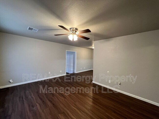 Building Photo - 2224 Doris Ave