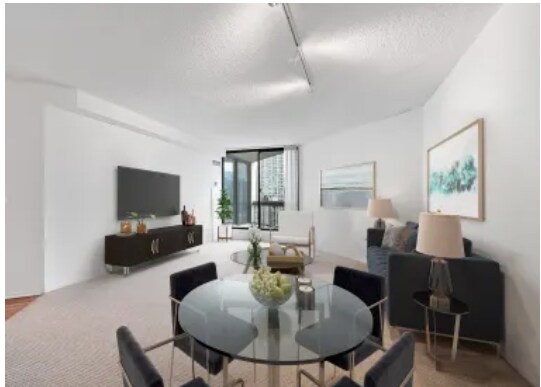 Building Photo - 728 N Dearborn St