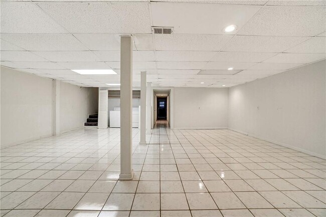 Building Photo - 648 Cativo Dr SW