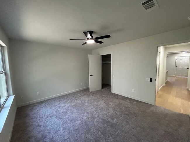 Building Photo - 2410 Santa Rita St
