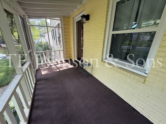 Building Photo - Charming 3-Bedroom Home with Screened Porc...