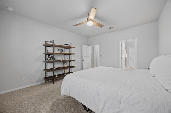 Building Photo - 2424 Pecan Island Dr