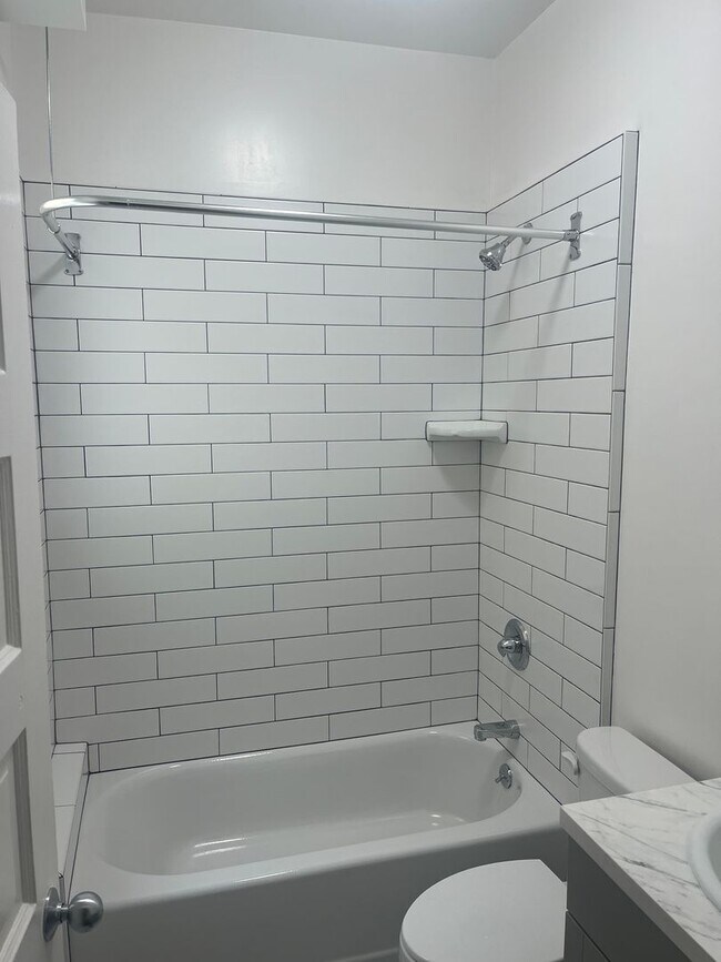 Building Photo - Newly Remodeled 2 Bedroom in Lower Pacific Heights. Washer/Dryer. Open House Sat/Sun 12-1 PM*