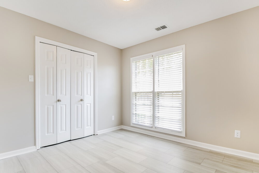 Building Photo - 8650 Oak Trail Ln