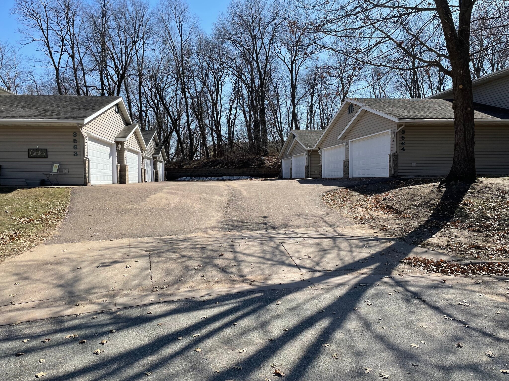 Building Photo - 3564 E Meadows Pl