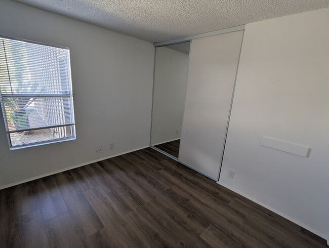 Building Photo - 4 Bedroom, 2 Bath - Single Story Home in P...