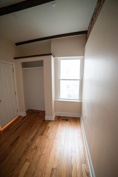 Building Photo - 2138 Sears St