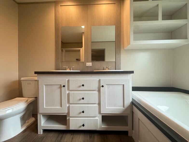 Building Photo - 210 Betty St