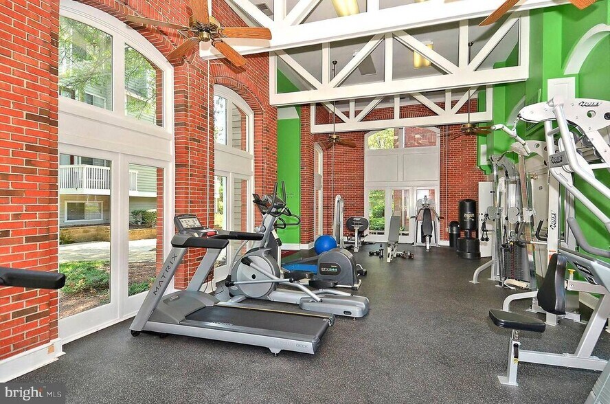 Building Photo - 5708 Chapman Mill Dr