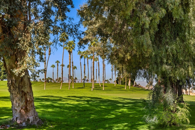 Building Photo - 269 Vista Royale Cir W