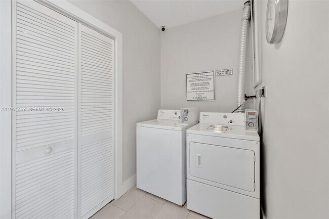 Building Photo - 2190 NE 51st Ct