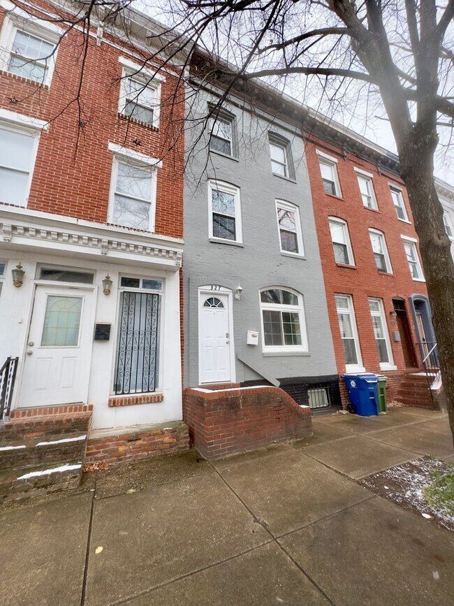Primary Photo - Charming 2 Bedroom/2 Bathroom Townhome in Barre Circle, MD!