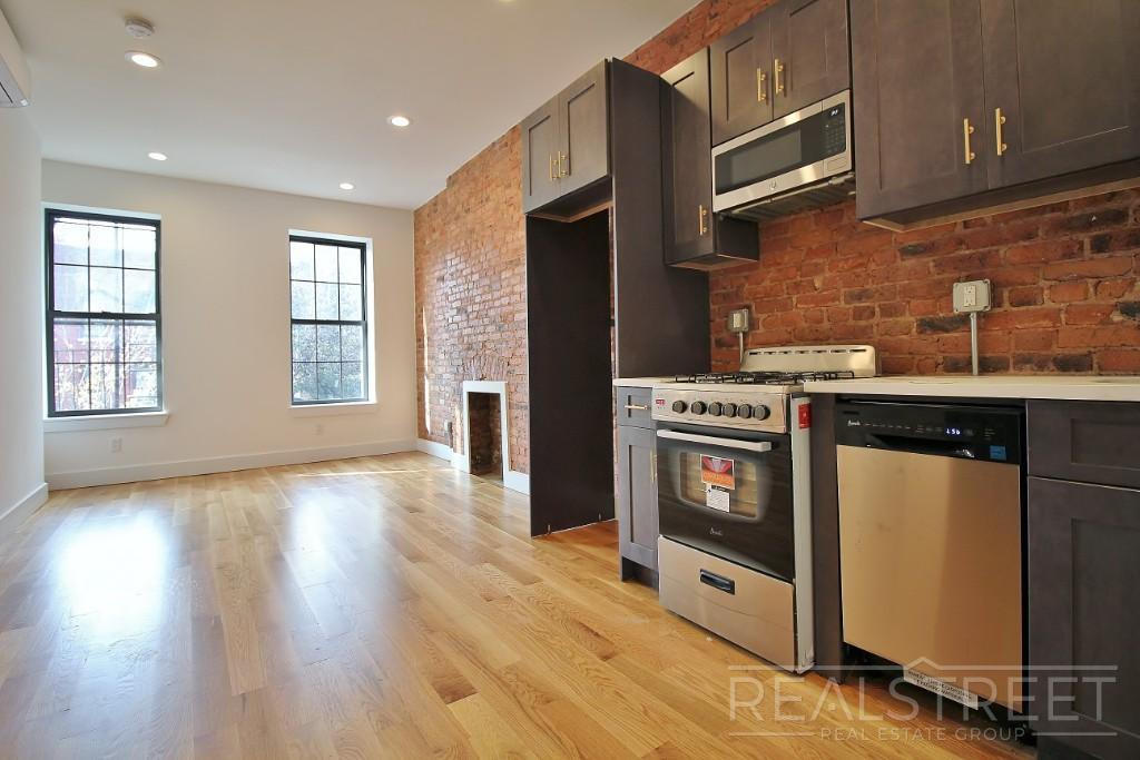 Building Photo - Spacious Modern 1 Bedroom